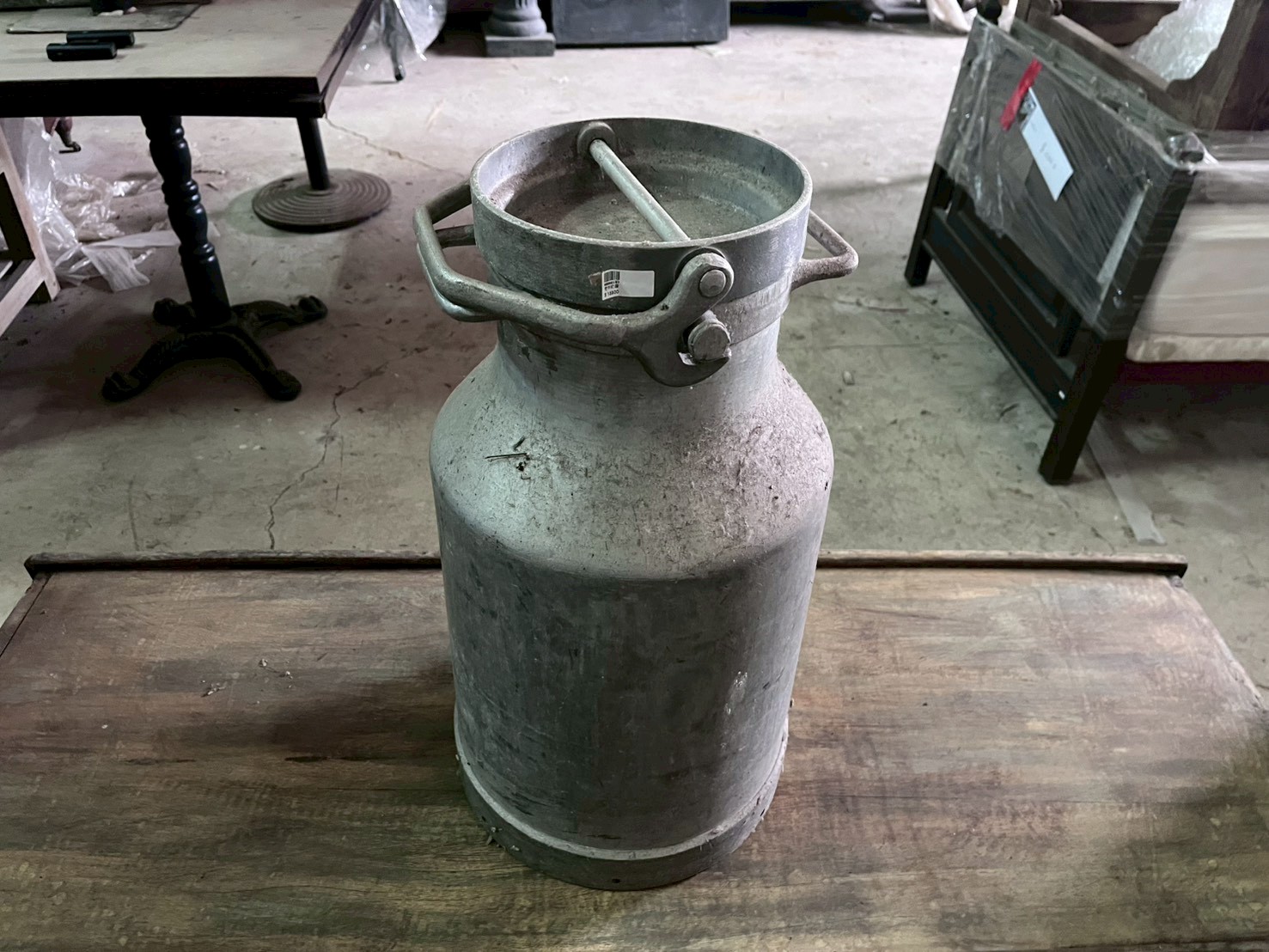 Old style milk churn – c. 1940s -1960s 老件牛奶桶－約1940～1960年代